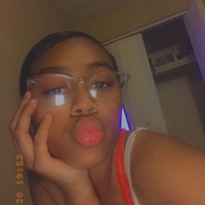 Meet your Posher, Abigail